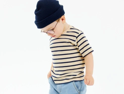 Dreng i blå og hvid stribet t-shirt fra THE NEW Siblings Nat mood indigo TNST6038